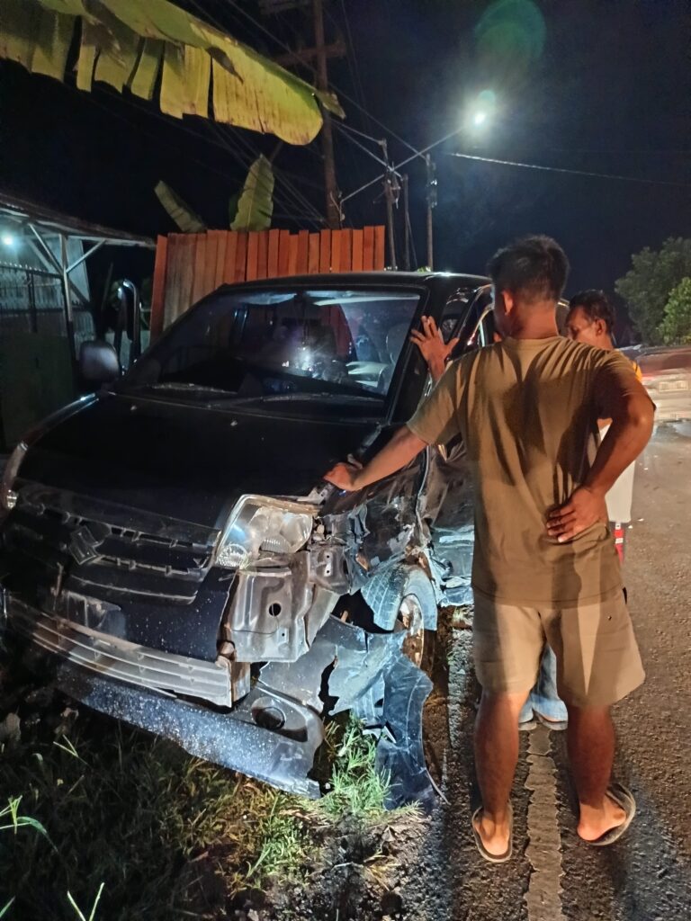 Tabrakan Dahsyat di Ruas Trans Kalimantan, Para Korban dan Sopir Nissan X-Trail Masuk RSHHB