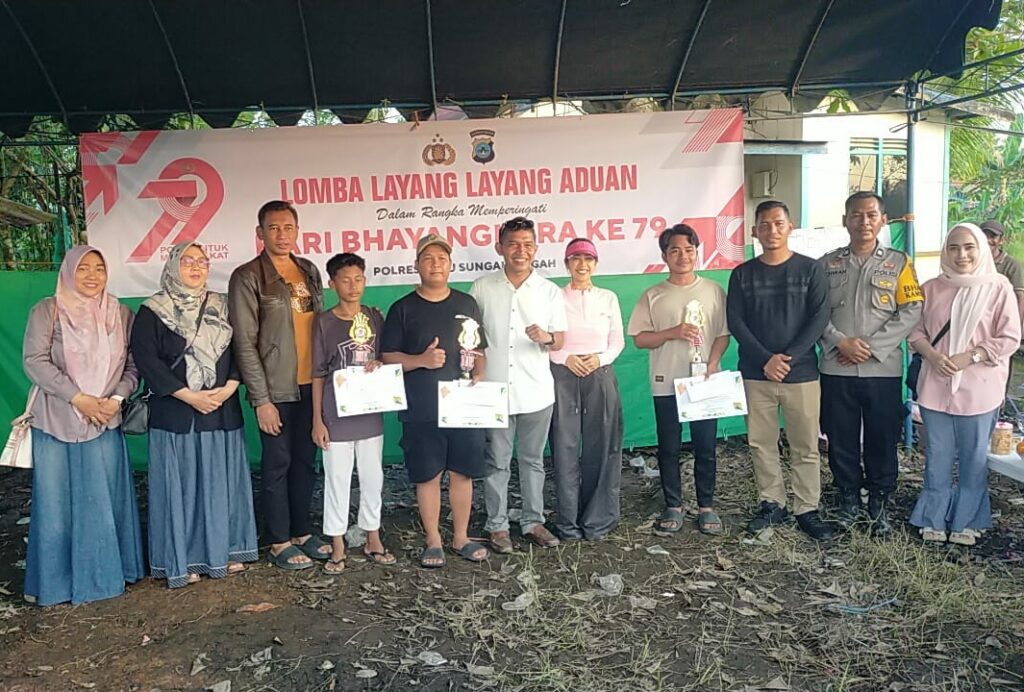 Semarak, “Batigang” Layangan Aduan di Barabai, Kapolres HST Sebut Tradisi Ini Positif dan Mendidik
