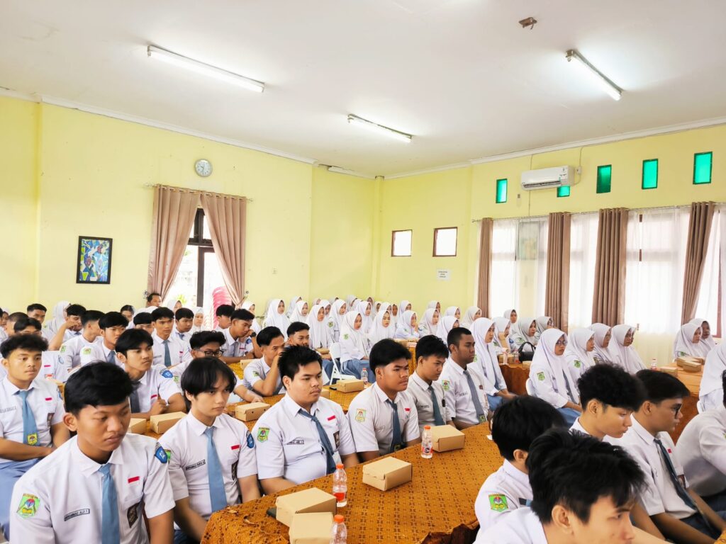 Kewaspadaan Dini di SMANSA Barabai, Bupati HST : Jadilah Generasi yang tak Mudah Hoax