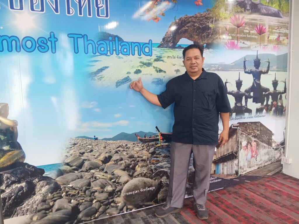 Perjalanan Ilmiah ke Hatyai, Thailand Transit Singapura Naik Pesawat Perintis