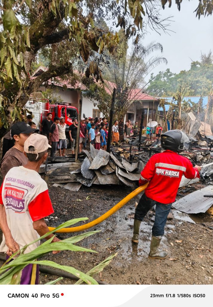 Astaga! Lima Buah Rumah Warga di Desa Gumbil HSS Ludes Terbakar, Awal Api Muncul dari Rumah Tengah