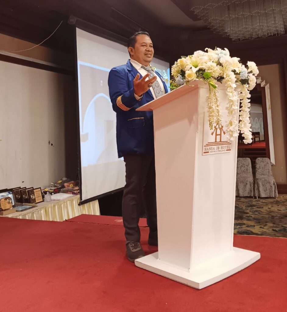 Presentasikan Hasil Penelitian di Depan Dosen Asing